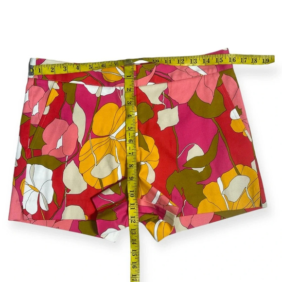 Trina Turk CORBIN 2 SHORTS size 6 multi color retro floral print - Picture 2 of 5